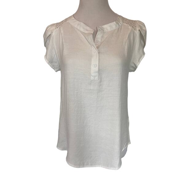 New NWT Solid White Short Sleeve Button Down Lace Detail Trim Medium - Picture 1 of 4